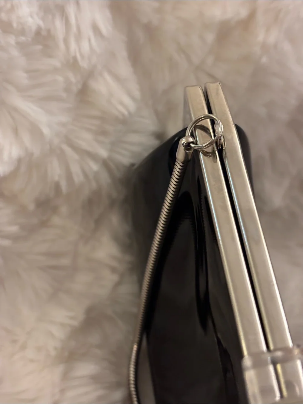 Valerie Stevens Black Patent Kiss Lock Clutch Handbag Acrylic Clasp Silver Chain